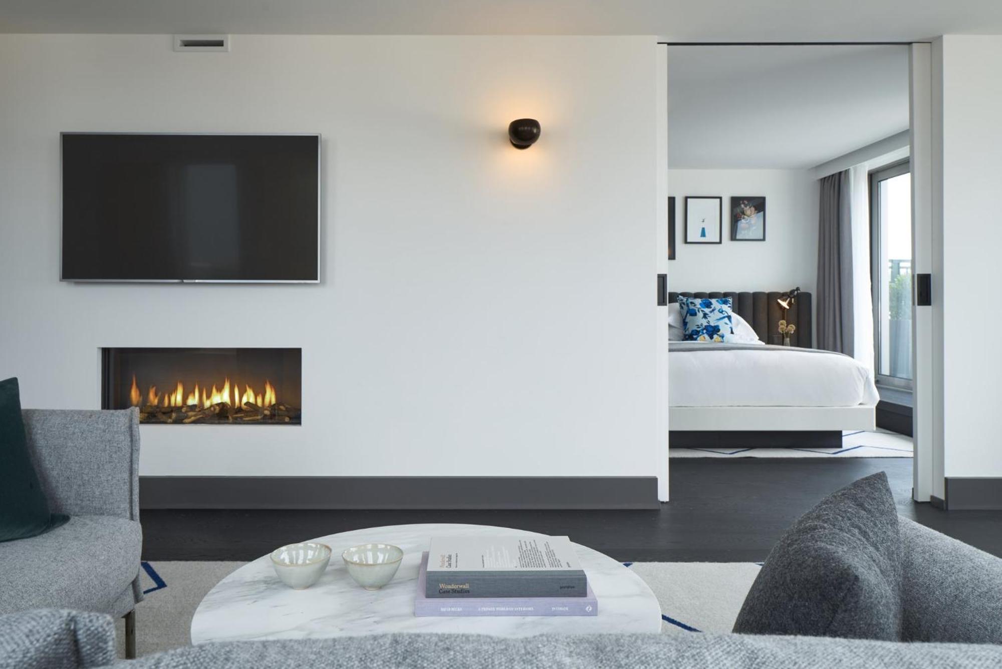 Kimpton De Witt Amsterdam, An Ihg Hotel Esterno foto A fireplace in a modern home